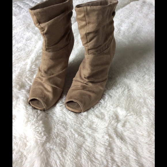 Charlotte Russe Taupe Peep Toe Booties size 8 - Picture 2 of 3